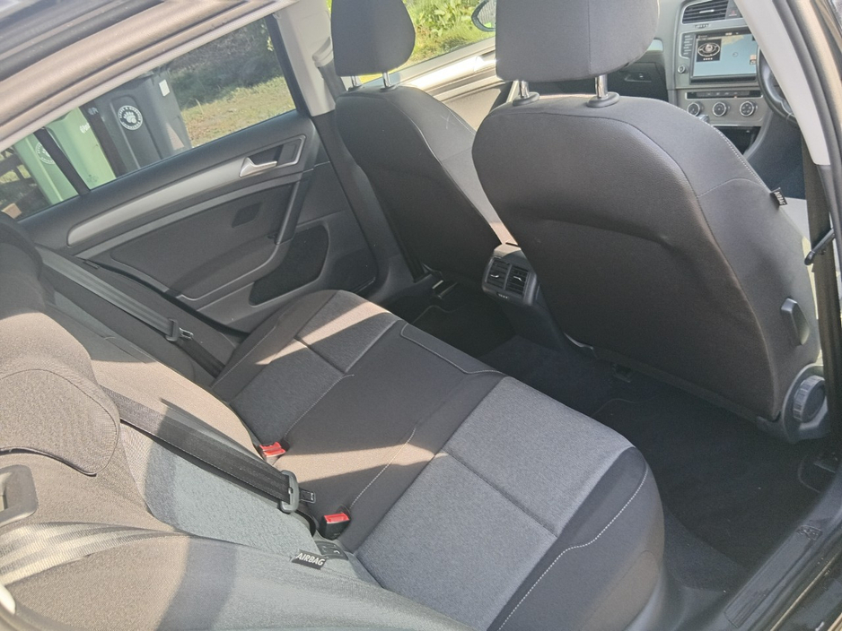 2016 Volkswagen Golf - image 8