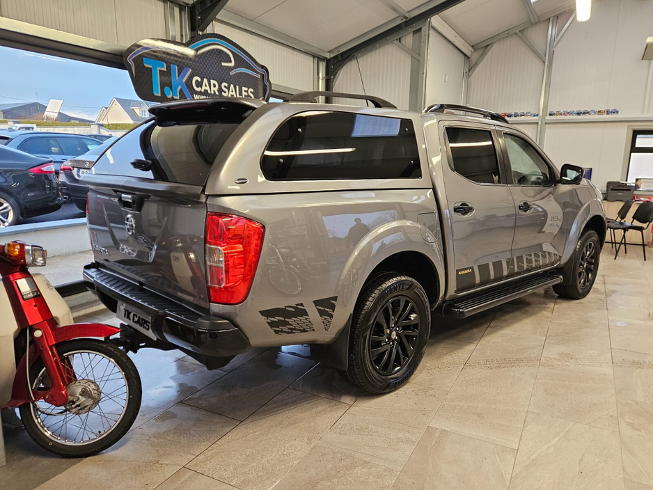 2019 Nissan Navara - image 2