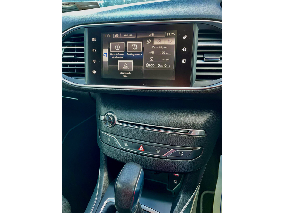 2017 Peugeot 308 - image 27