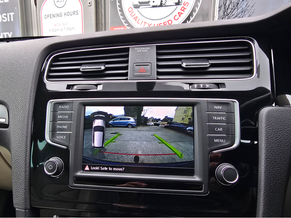 2016 Volkswagen Golf - image 27