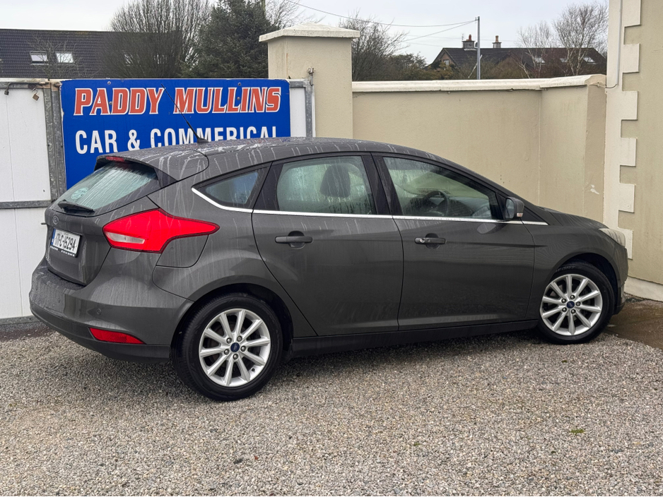 2017 Ford Focus - image 5