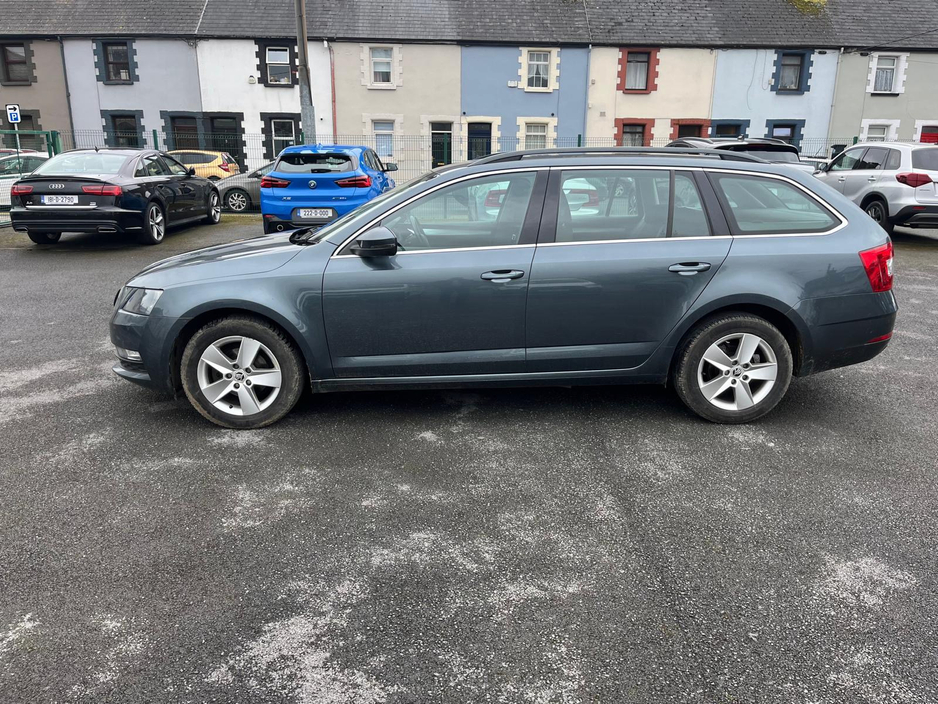 2020 Skoda Octavia - image 8