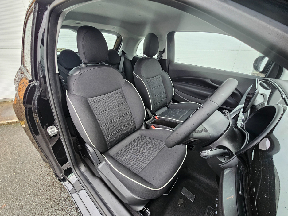 2025 Fiat 500e - image 6