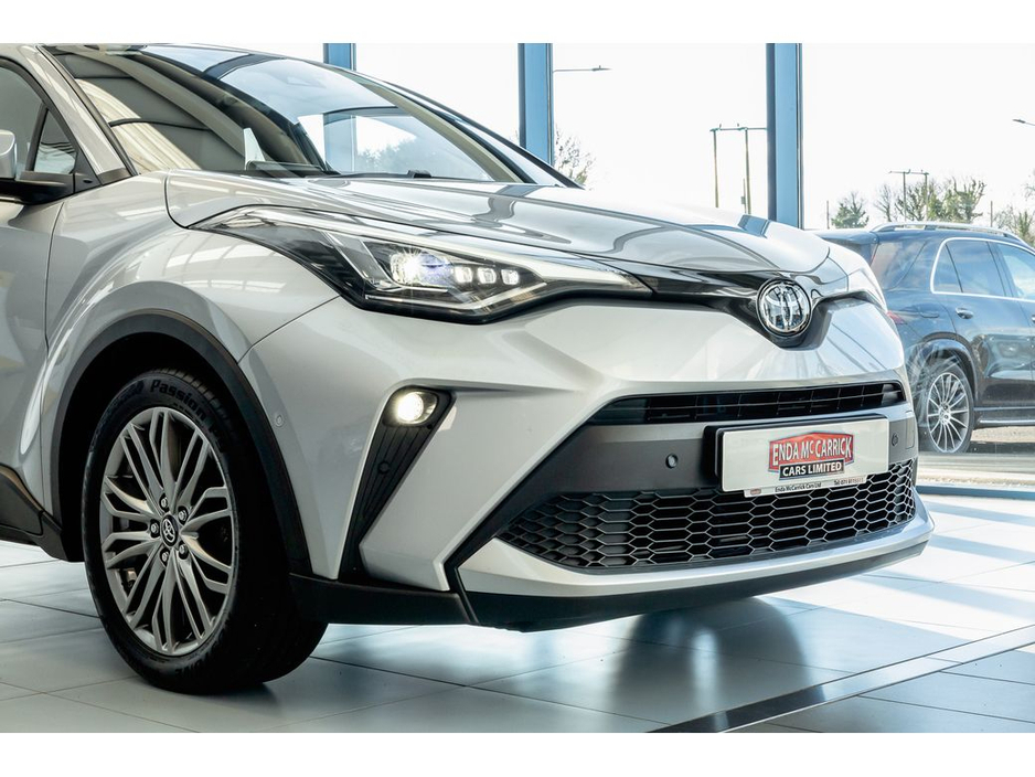 2023 Toyota C-HR SOL HYBRID €26,899