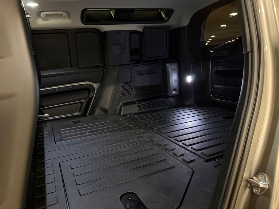 2023 Land Rover Defender 3.0 D300 SE COMMERCIAL 3 SEATER N1=LOW MILES//HUGE SPEC//1 OWNER=FULL LAND ROVER SERVICE HISTORY=TAILORED FINANCE PACKAGES AVAILABLE=TRADE IN'S WELCOM €59,995