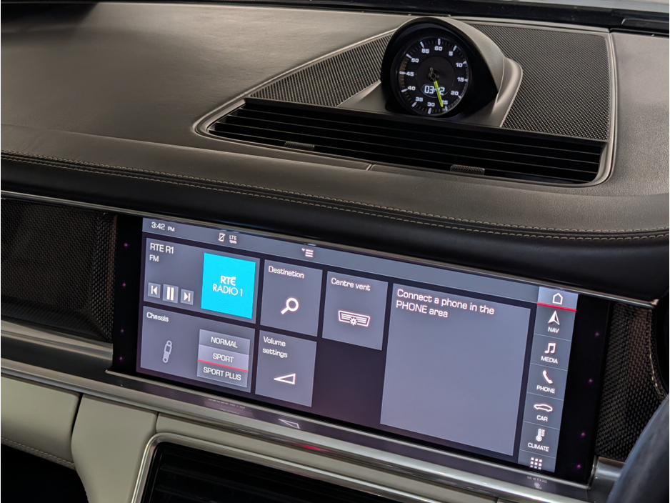 2018 Porsche Panamera - image 21