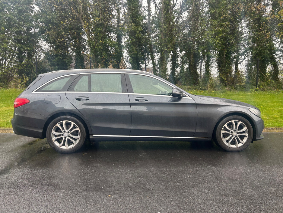 2016 Mercedes-Benz C Class - image 3