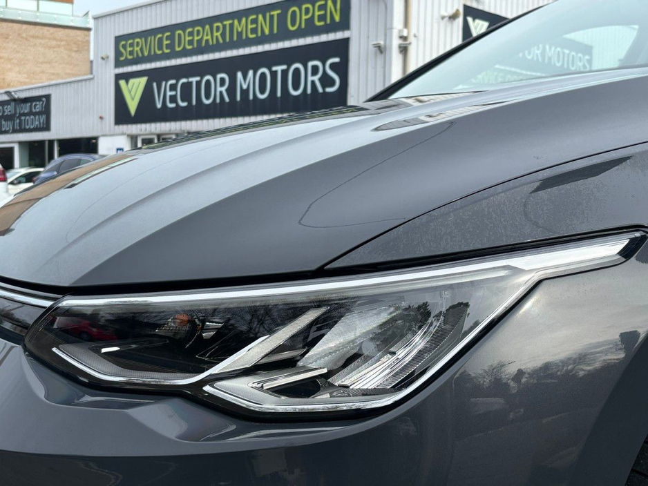 2022 Volkswagen Golf - image 24