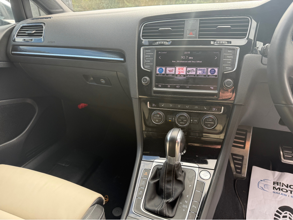 2015 Volkswagen Golf - image 9