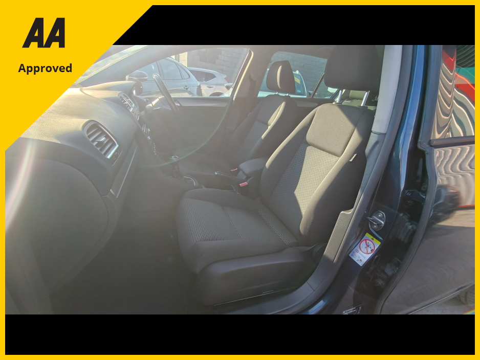 2012 Volkswagen Golf - image 20