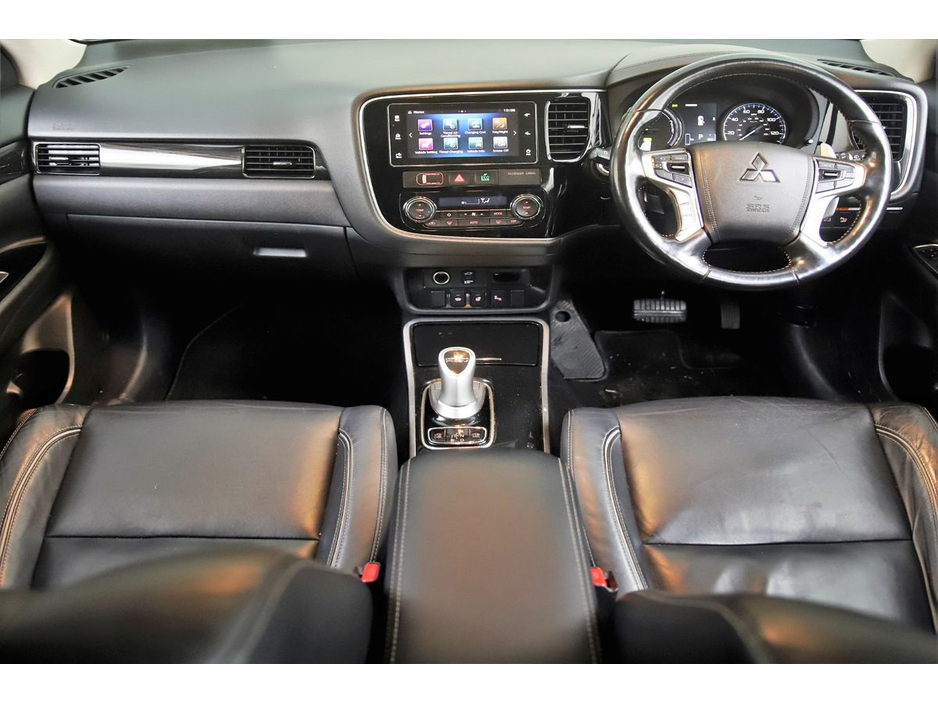 2018 Mitsubishi Outlander - image 14