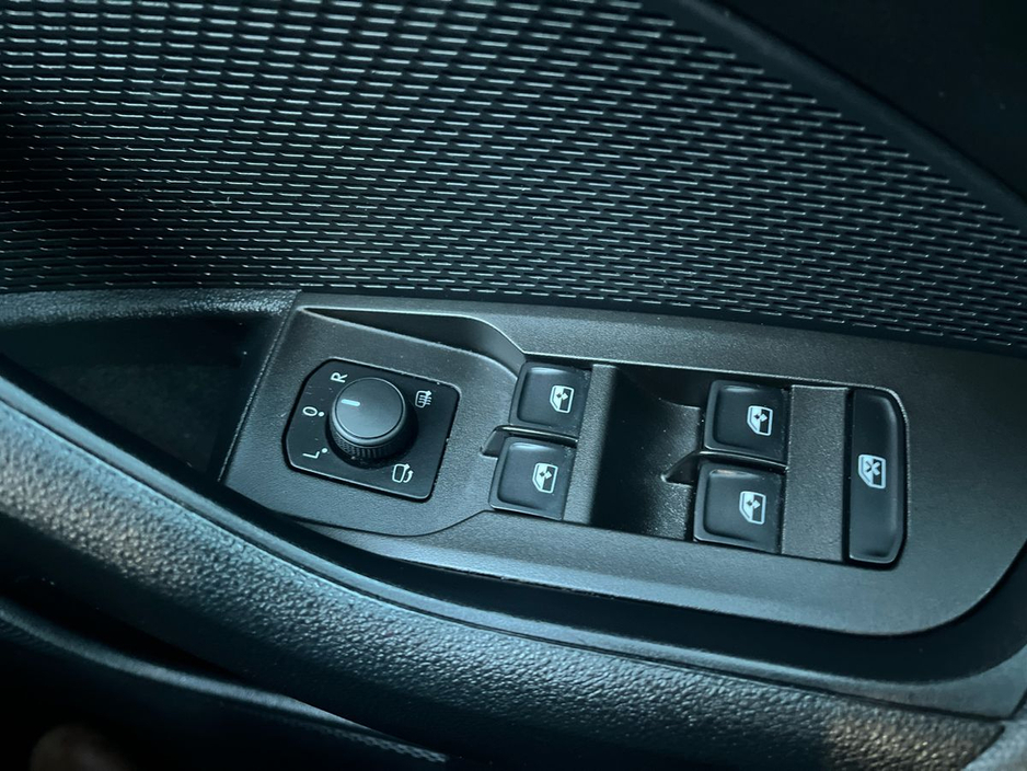 2023 Skoda Octavia - image 15