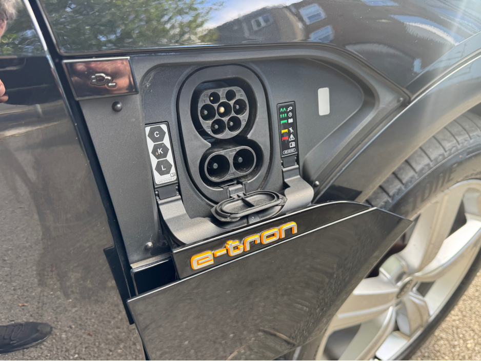 2022 Audi e-tron 55 TECHNIK QUATTRO 300kw  95kWh//LOW MILEAGE//AUDI HISTORY//LOVELY CONDITION//SIMI AND AA DEALER €32,950