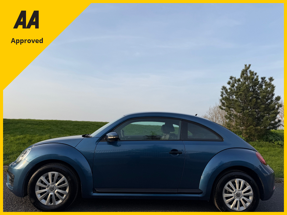 2017 Volkswagen Beetle - image 4