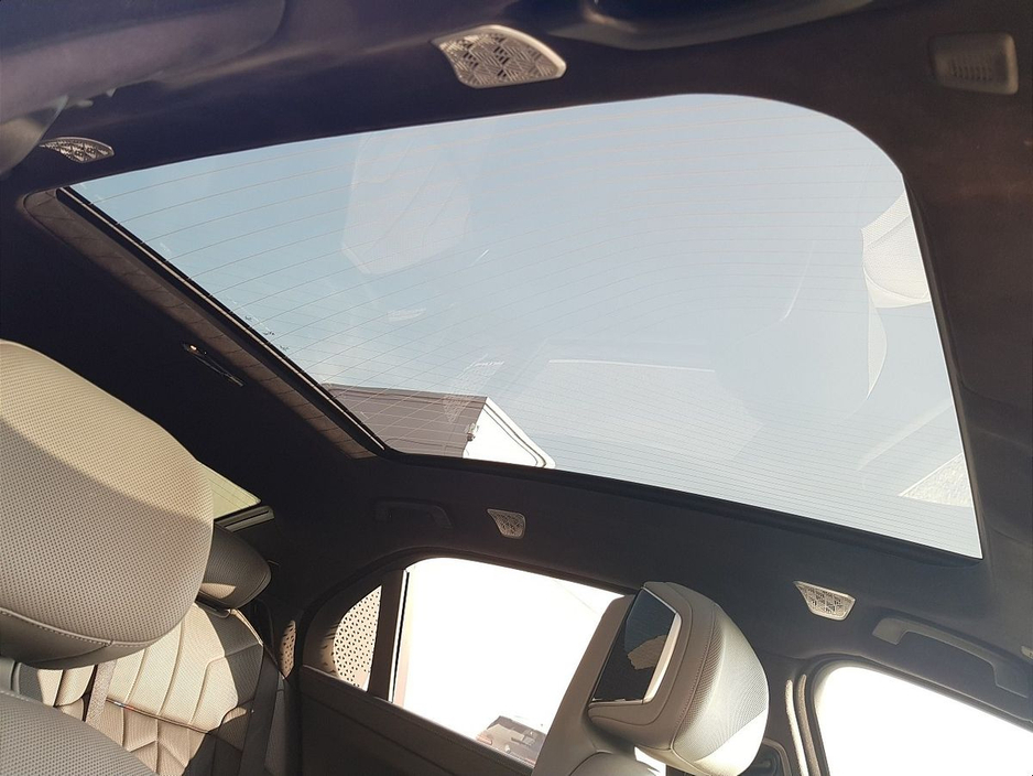 2025 BMW 7 Series - image 24