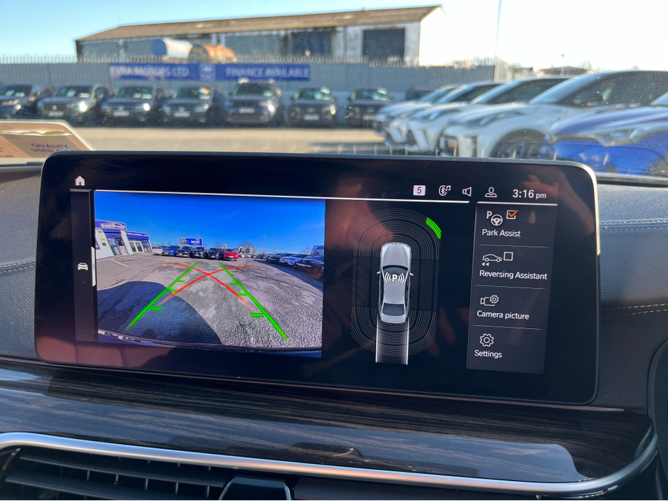 2021 BMW 5 Series - image 17