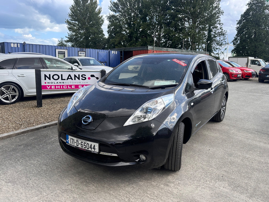 2017 Nissan Leaf - image 2