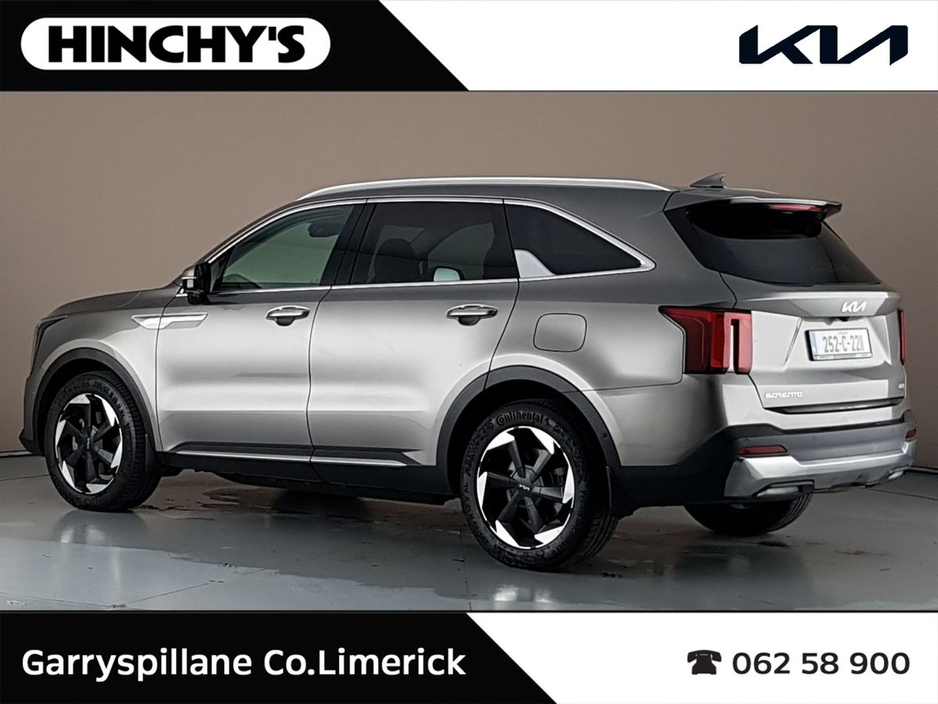 2025 Kia Sorento - image 3