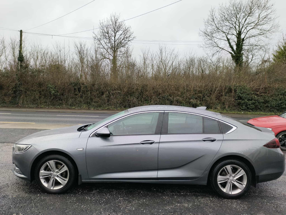 2018 Opel Insignia - image 4