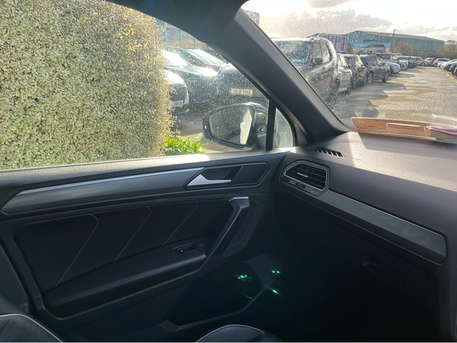 2018 Volkswagen Tiguan R-LINE 4 MOTION AUTOMATIC 2.0 DIESEL //HIGH SPEC//FULL LEATHER HEATED FRONT AND REAR SEATS//360 PARKING CAMERAS//ADAPTIVE CRUISE CONTROL// €27,950