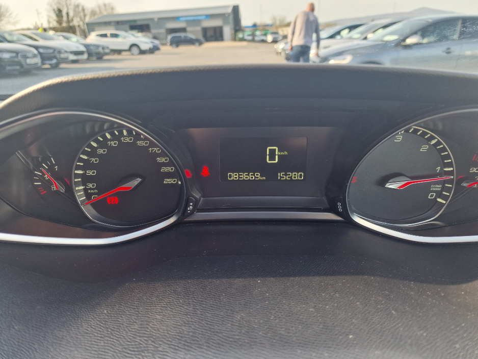 2019 Peugeot 308 - image 11