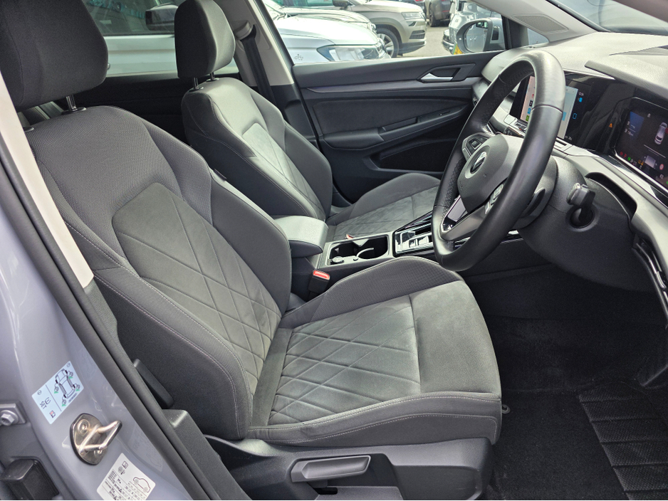 2023 Volkswagen Golf - image 14