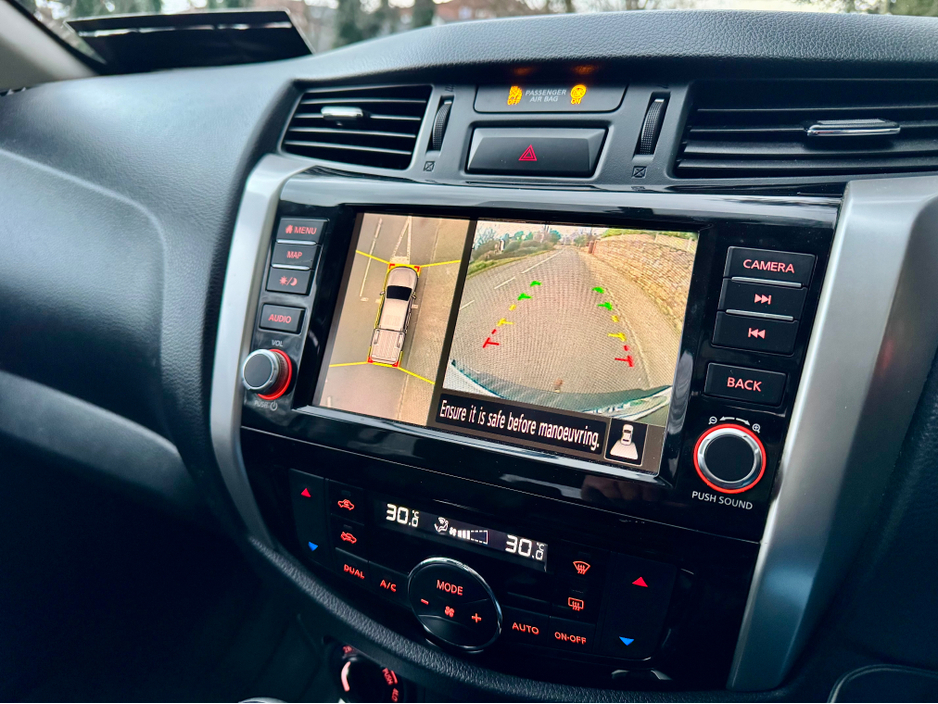 2020 Nissan Navara - image 24