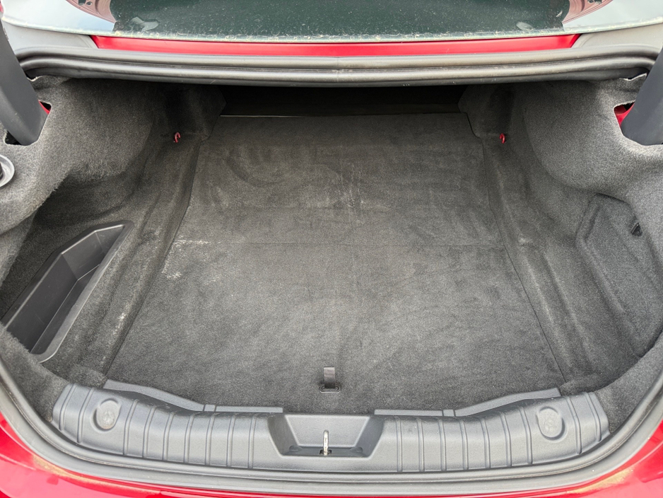 2018 Jaguar XF - image 19