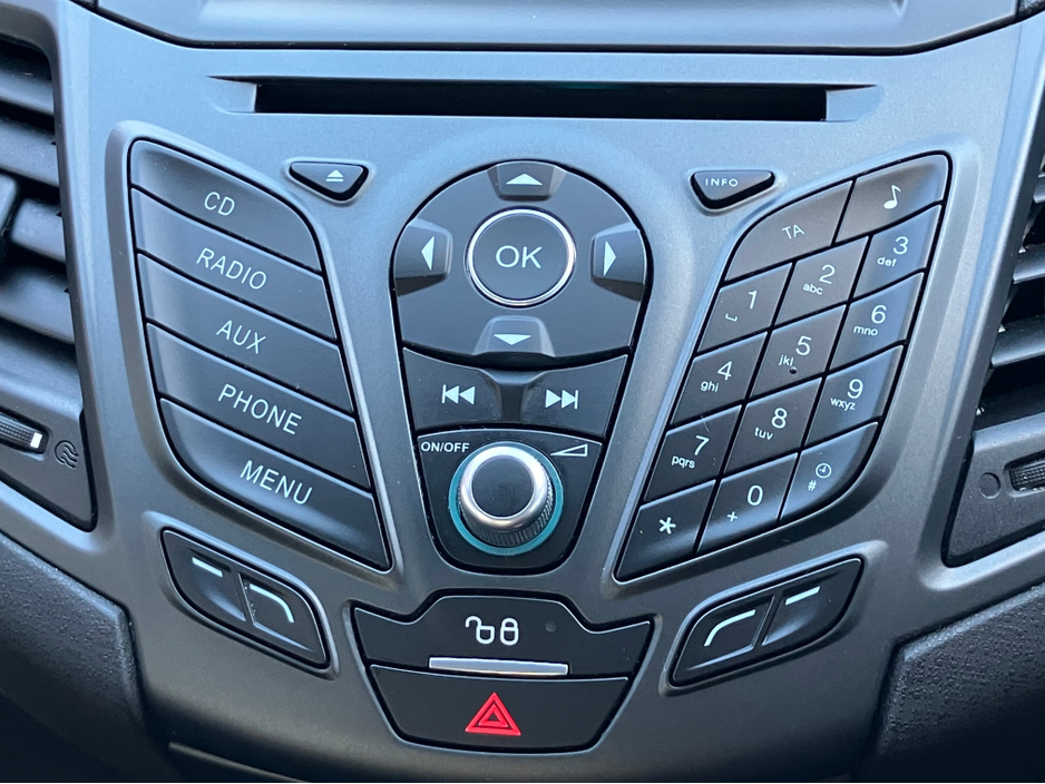 2017 Ford Fiesta ZETEC 1.0 65PS M5 4DR MCA €10,995