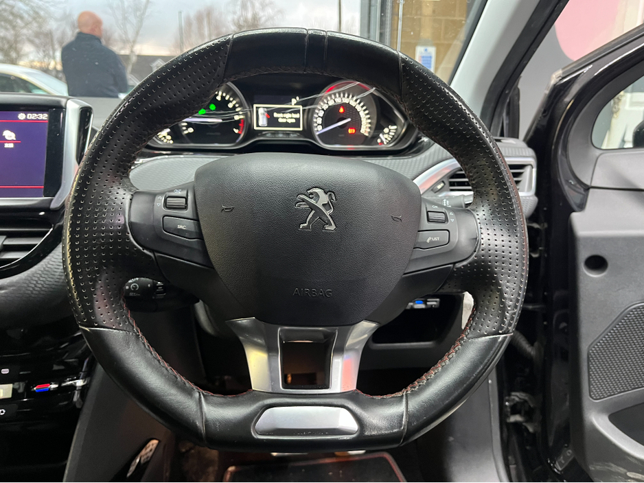 2018 Peugeot 2008 - image 9