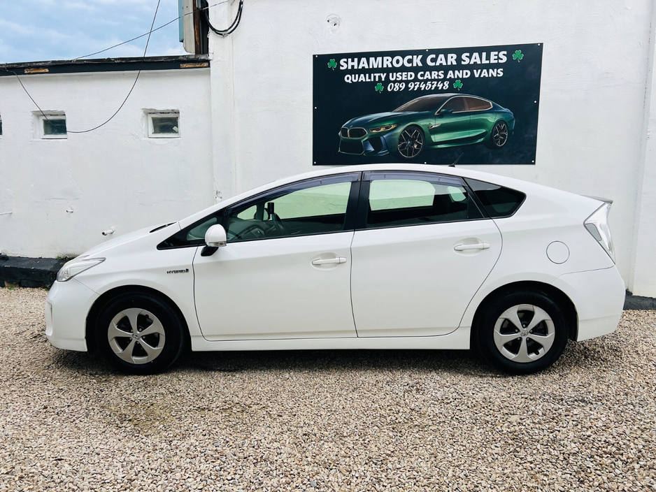 2014 Toyota Prius - image 2