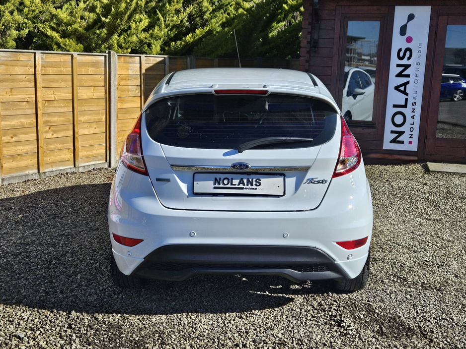 2016 Ford Fiesta - image 12