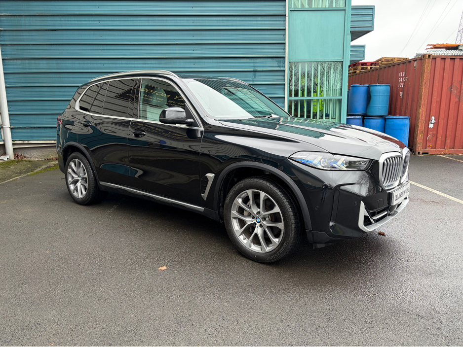 2025 BMW X5 - image 3