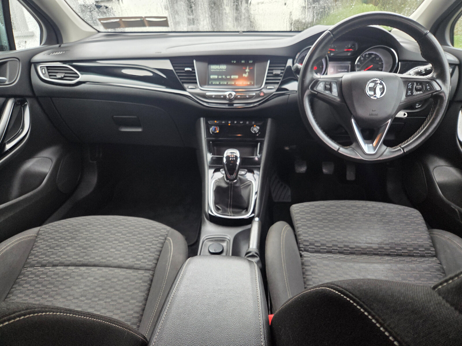 2019 Vauxhall Astra - image 10