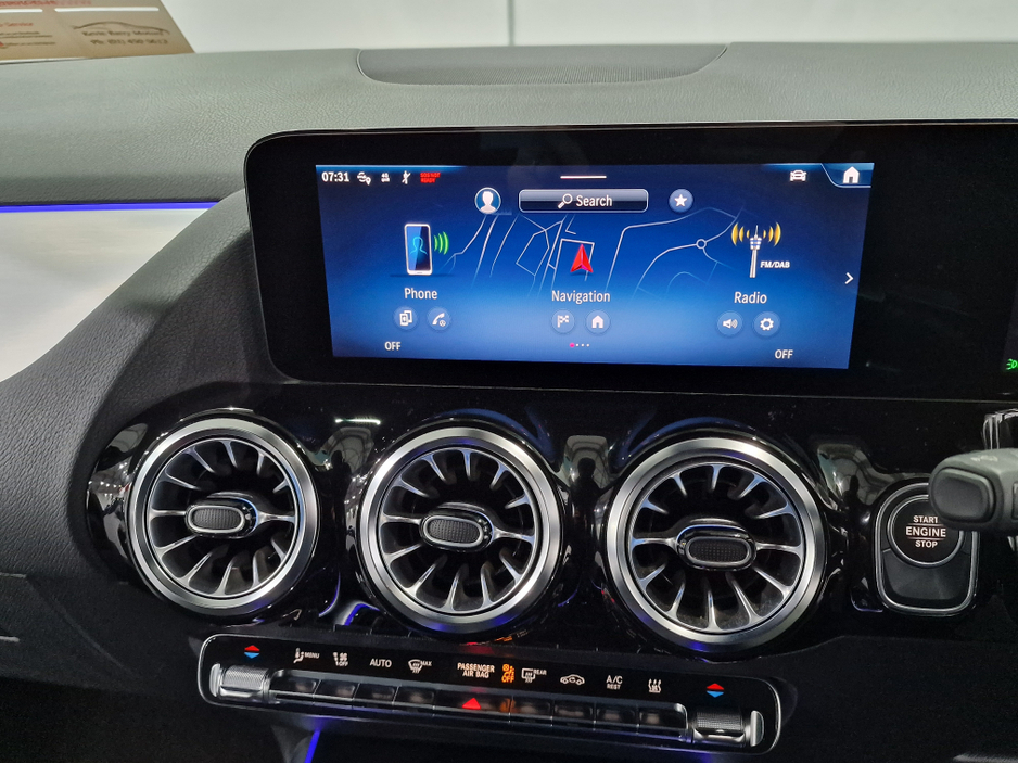 2023 Mercedes-Benz GLA Class 250E AMG LINE PREMIUM (PLUG IN HYBRID) AUTOMATIC **ONE OWNER / APPLE CARPLAY & ANDROID AUTO / BLIND SPOT ASSIST / HEATED FRONT SEATS / SAT NAV / REVERSE CAMERA / WIRELESS PHONE CHARGING** €40,900