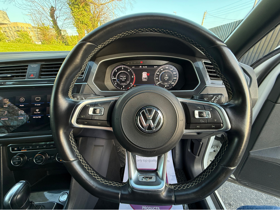 2018 Volkswagen Tiguan - image 24