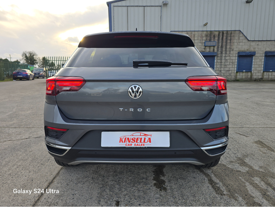 2020 Volkswagen T-Roc - image 2