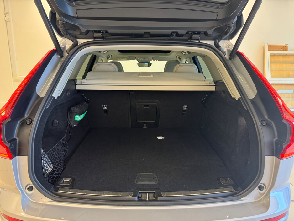 2022 Volvo XC60 - image 21