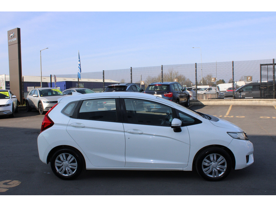 2017 Honda Jazz - image 6