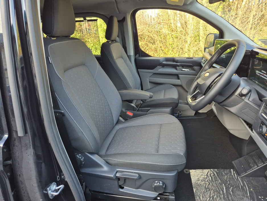 2026 Ford Tourneo Custom - image 14
