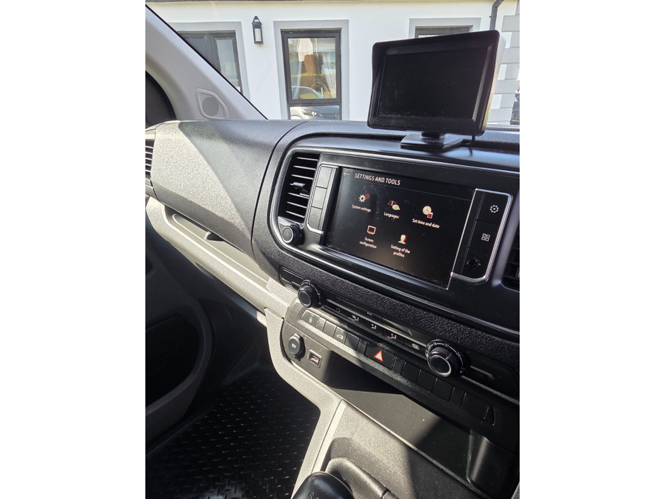 2021 Vauxhall Vivaro - image 17