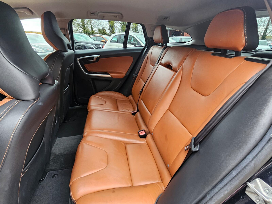 2016 Volvo V60 - image 27