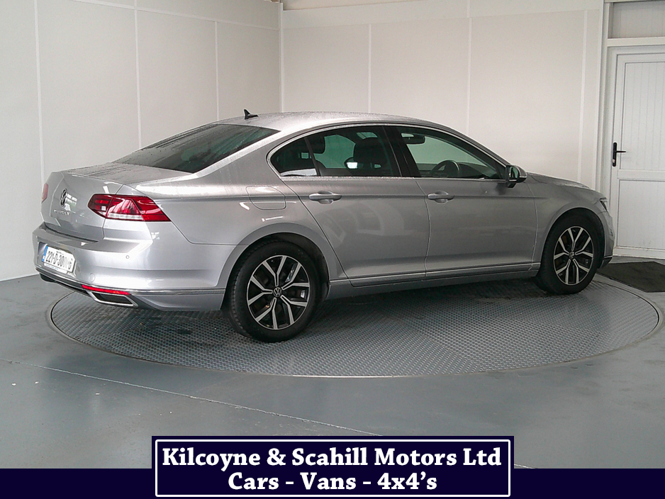 2022 Volkswagen Passat - image 7