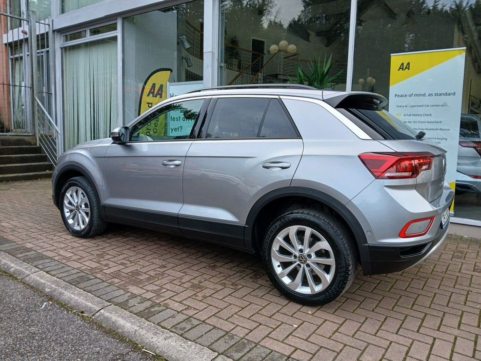 2024 Volkswagen T-Roc - image 6