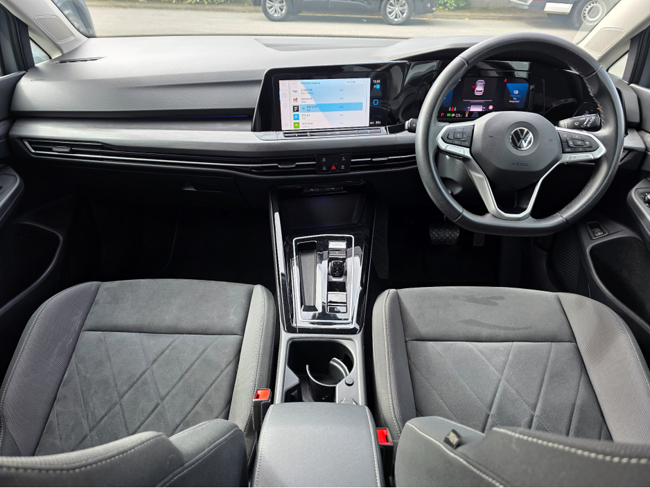 2023 Volkswagen Golf - image 18