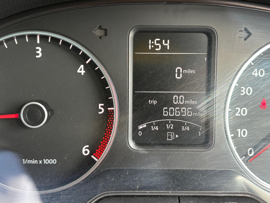 2014 Volkswagen Polo - image 9