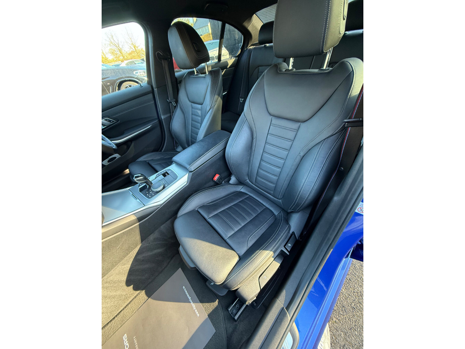 2021 BMW 3 Series - image 17