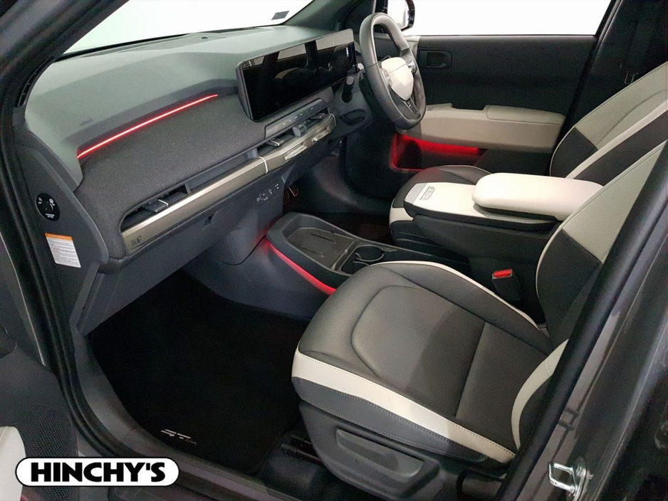 2025 Kia EV3 - image 4