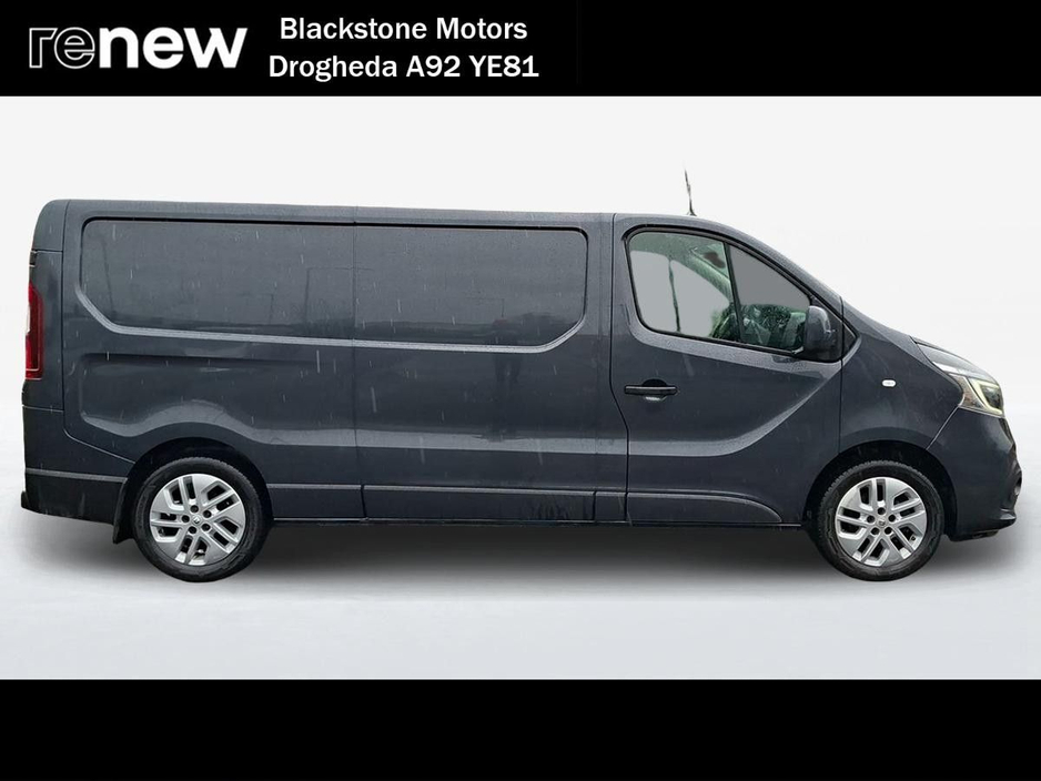 2021 Renault Trafic - image 7