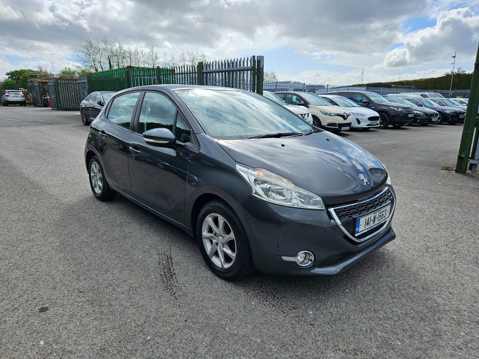 2014 Peugeot 208 - image 2